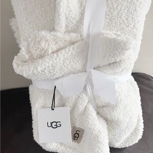 UGG White Care Instruction & OEKO-TEX Tag Set